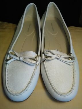 NEW Easy Spirit White Leather Bow Loafers Gold-Tone Accents SZ. 8 FAB SHOE!